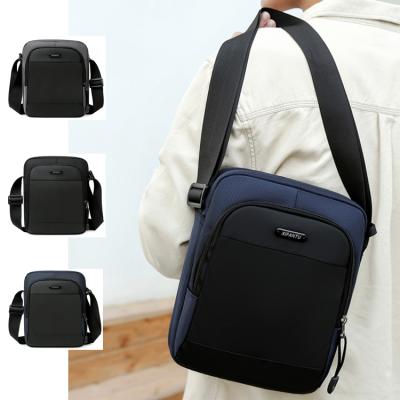 China China Supplier Fashion Nylon Outdoor Travel Gold Shoulder Bag Waterproof Messenger Bag For Men for sale