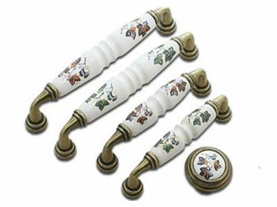 China Botones de cerámica modificados para requisitos particulares del gabinete y botones del cajón de la porcelana de los tirones 96mm*L105mm*H36mm*W17m m en venta