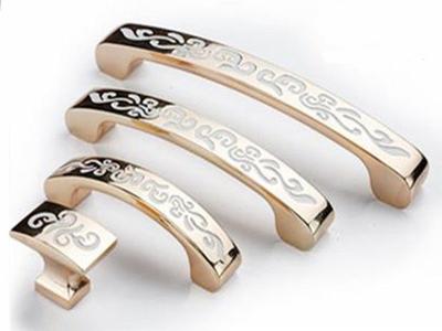 China zinc Alloy Golden Classical Kitchen Cupboard Door Handles / Silver Arched Dresser Pulls for sale