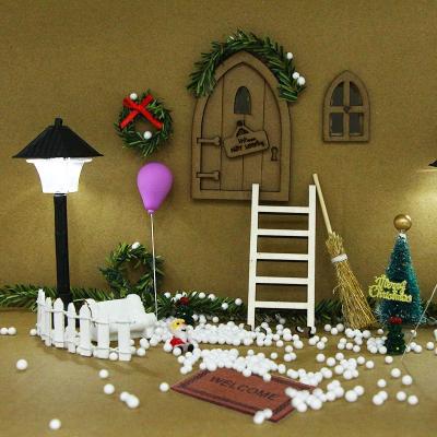 China 50%Wood30%Plastic 20%Polyester 17pcs/bag With Paper Box Chiristmas Dollhouse Carfts For Party Home DIY Decoraton for sale