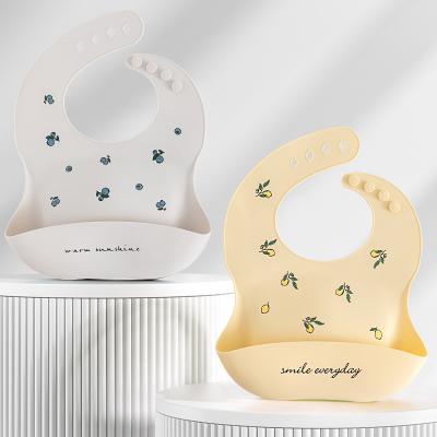 China Hongwin Washable Wholesale Baby Feeding Supplie Christmas Waterproof Bib Pacifier Set Cotton Bandana Baby Silicone Training Bibs for sale