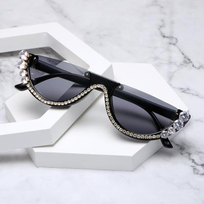 China Diamond Sunglasses Brand Design Women Vintage Glitter Rhinestone Sun Glass Ladies Fashionable Half Frame Diamond Sunglasses for sale