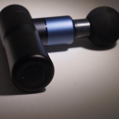 China Mini Fascia Gun Massager Gym Office Home Percussion Muscle Massager Comfortable Filling Deep Gun for sale