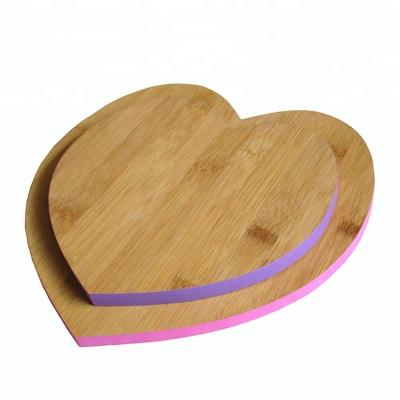 China Sustainable Heart Shape Bamboo Cutting Board With Color Coded Edge for sale