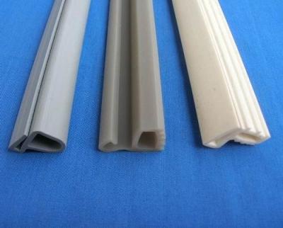 Cina Profili resistenti ad alta temperatura della gomma di silicone per il nastro dell'isolamento della porta in vendita