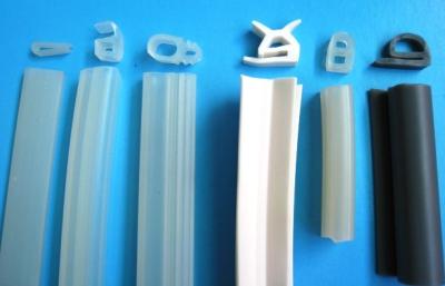 Chine Le cachetage fait sur commande en caoutchouc de silicone dépouille la garniture de porte de four, le rivage 40-80A de duromètre à vendre