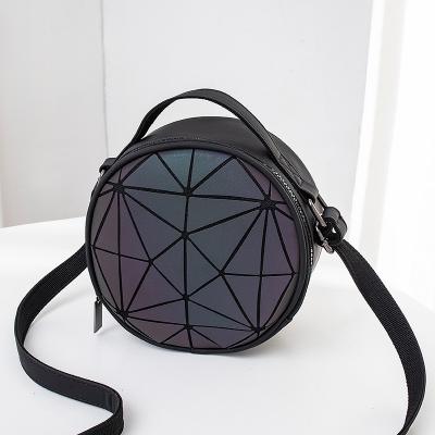 China New Geometric Diamond Pattern Shoulder Bag Women Small Bag Soft Bright Round Cross - Body Handbag for sale