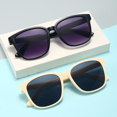 China Fashion Sunglasses Women New Fit Oversized Sunglasses Women Shape Shades Sunglasses Lady Brand Designer Vintage Sun Glass for sale