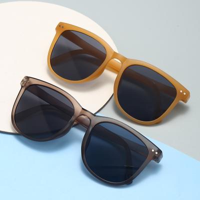 China Fashion Classic Logo Shades Sunglasses Custom Made Sun Glasses Men Sun Glasses 2022 Retro Fashion Full Frame Women for sale