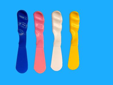 Cina La spatola di plastica dentaria di miscelazione foggia bianco/rosa/colore giallo blu in vendita