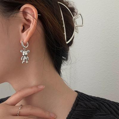 China Fashionable New Design Sense Cold Wind Female Light Luxury Jewelry Bear Simple Asymmetrical Unique Love Earrings for sale