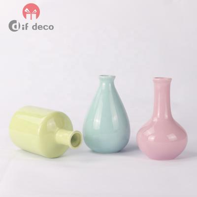 China Simply high quality modern design ceramic flower vase for restaurant and home decor for sale