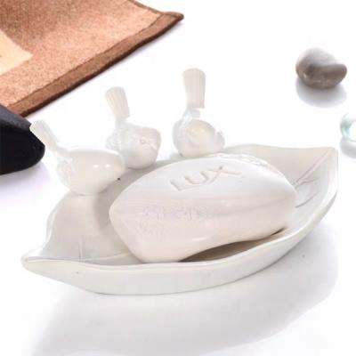 China Viable Fallen Leaf Shape Soap Dish Green Resin White Soap Dish Holder For Home Decor for sale