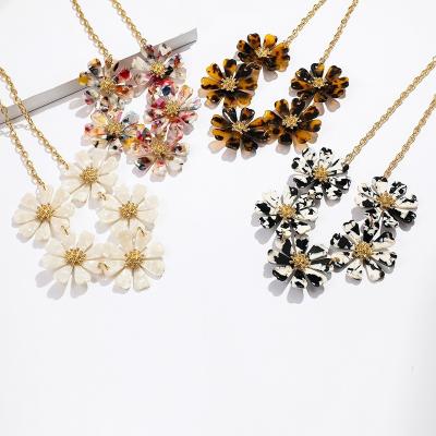 China Fashion MH1017 Wholesale TRENDY Flower Leopard Long Acrylic Sweater Necklace for sale