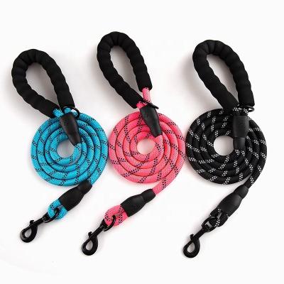 China Megan Comfortable Padded Handle Correa Para Perro Viable Strong Reflective Yarn Strong Dog Rope Leash for sale