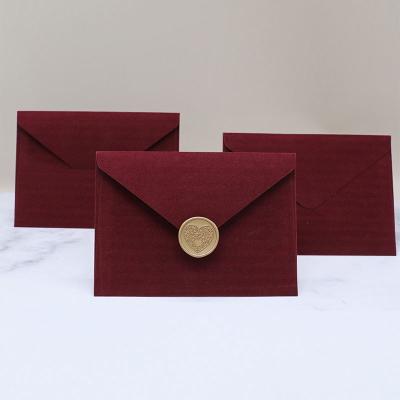 China Luxury Elegant Luxury Red Paper Velvet Envelopes Vintage And Envelopes Custom Wedding Envelope With Card Wax Seal Stamp for sale