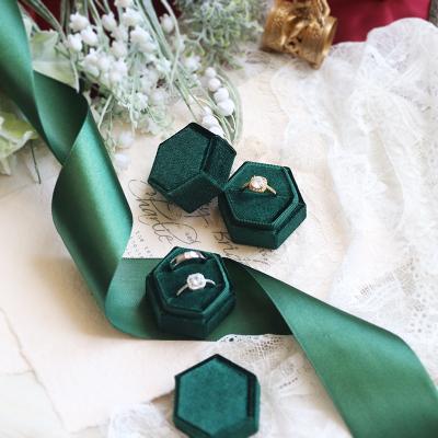 China Classic Elegant Luxury Hexagon Vintage Velvet Jewelry Box Green Velvet Packaging Box Dark Green For Pearl Ring Necklace for sale