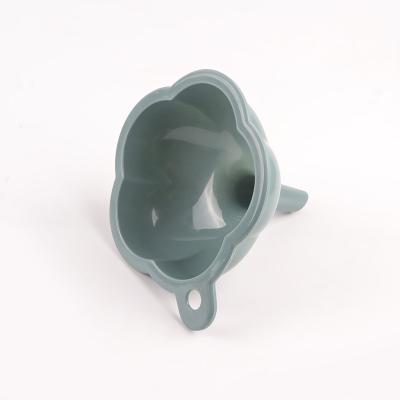 China Sustainable Plastic material best kitchen funnel flower shape funnel for kitchen use for sale