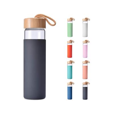 China 20 Ounce Borosilicate Glass Sustainable Eco Friendly Water Bottle With Bamboo Lid And BPA Free Silicone Sleeve for sale