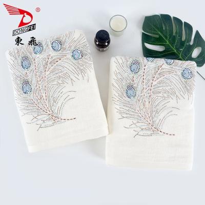 China Diamond Disposable Luxury Velvet Design Peacock Feather Cotton Bath Towel Soft Light Color For Gift for sale