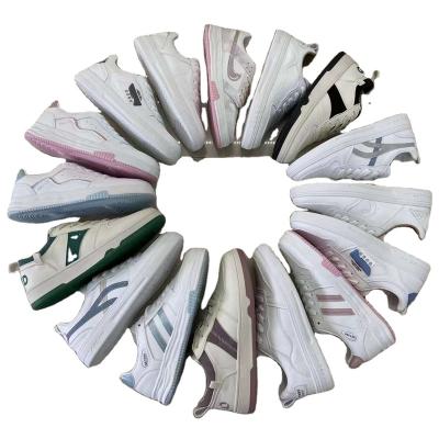 China Cushioning Leather Sneakers Women's Style Soft Leather New Style White Shoes Trend Walking Casual Shoes for sale