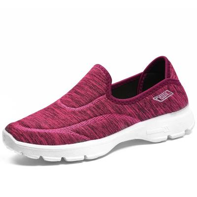 China Cushioning new style women's fabric soft soled elderly leisure walking sports shoes women's fashion mother's shoes for sale