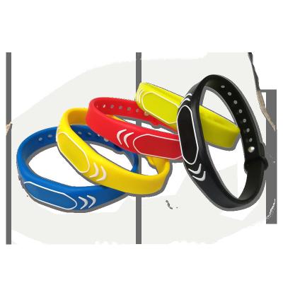 China High Quality Factory Price RFID Waterproof / Waterproof Silicone Wristband With TK4100 Chip for sale