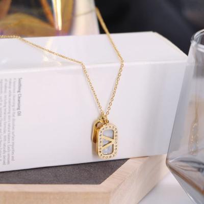 China Ethnic High Quality Crystal Gold Necklace Diamond Letter V Shell Pendant Necklace Jewelry for sale