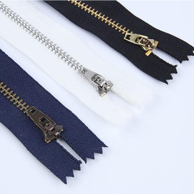 China High Grade Sustainable Clothes 3# 4# Y Teeth Metal Accessories Personalized Brass Zipper For Hoodies / Jeans / Jackets Garment Zipper for sale