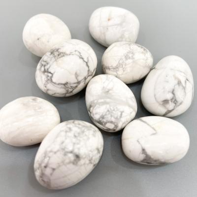 China Feng Shui Bulk Natural Crystal Healing Stones Gravels Chakra Meditation Tools Howlite Oval Tumbled Stone for sale