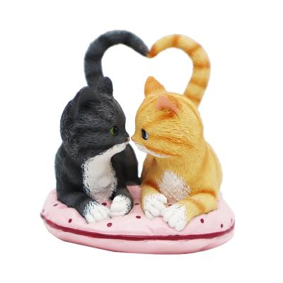 China All resin gift applicable custom cat on felt and two cats looking at each other Valentine's Day and desk decoration for sale