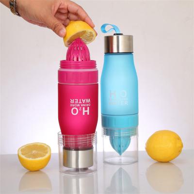 China Food Grade Bpa Free Plastic Outdoor Sport Water Bottle Sustainable Fruit Lemon Infused Water Bottle for sale