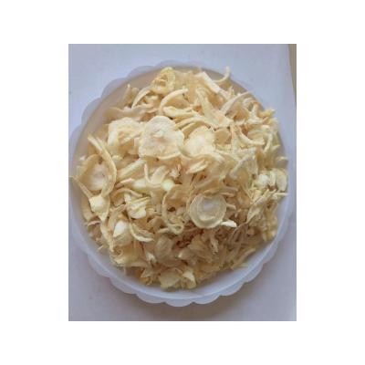 China Quick Delivery Low Temperature Dry Cool Vacuum Fried Dehydrated Fried Onion Crispy Fried Onion for sale