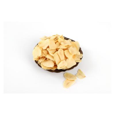 China Healthy Delicious Vacuum Dry Fried Crispy Fried Garlic Flakes Snacks Low Temperature Healthy for sale