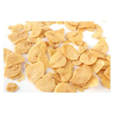 China Quality Healthy Organic Snacks Dry Crispy Flavor Toasted Fried Garlic Flakes Fried Garlic Crisps for sale