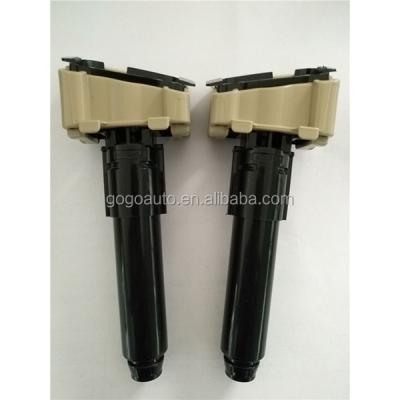 China Left + Right Headlight Seal Nozzle Cleaner Pump For Mazda 3 BHT4-51-82Y BHT4-518H4 OEM Standard Size for sale