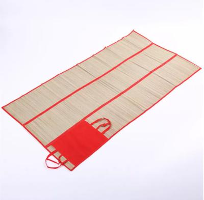 China Eco Friendly/Foldable Three Fold Straw Beach Mat Summer Natural Woven Sand Reed Camping Mat for sale