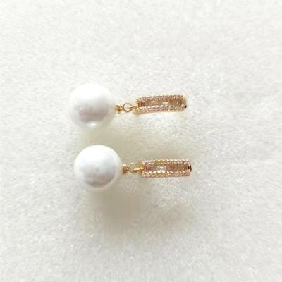 China Exquisite fashion new and soft jewelry temperament accessories for ladies 18 K gold-plated pearl dangle earrings for sale