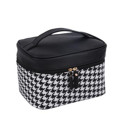 China Waterproof Vendors Fashion Plaid Waterproof Makeup Toiletry Bag Simple Waterproof Travel Pu Leather Make Up Bags Cosmetic Case for sale