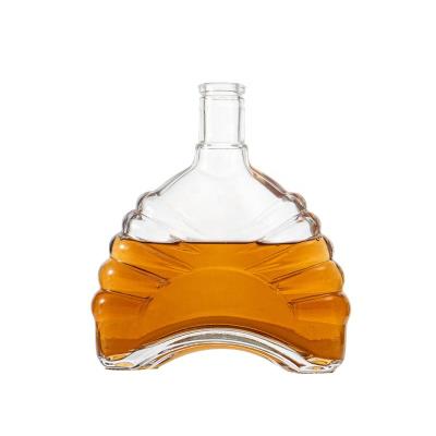 China Eco-friendly Recyclable Custom Design 750ml Whiskey Glass Bottle Spirits Vodka Whiskey Bottle for sale