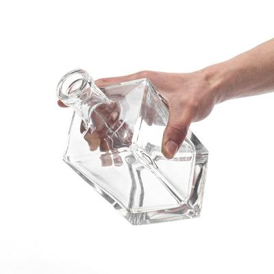 China Recyclable Decorative 200ml Liquor Bottle With Cap Square Shaped Glass Bottle With Lid for sale