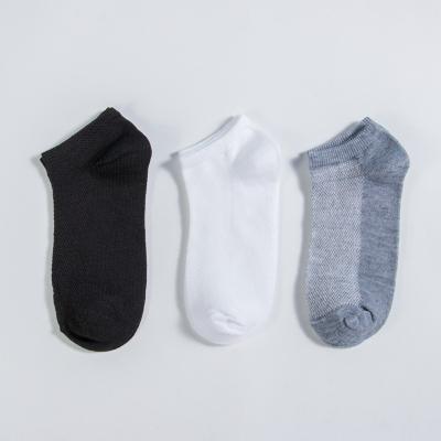 China Regular Wholesale Summer Breathable Thin Male Boat Socks Solid Mesh Mens Invisible Sport Ankle Socks for sale