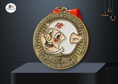 Chine médaille courante de la course 5K avec le placage à l'or d'antiquité de soulagement de porc les deux conception de côté à vendre