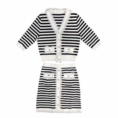 China Anti-pilling 2022 women's leisure knit skirt V-neck stripe 2 pieces knit skirt set on sale for sale