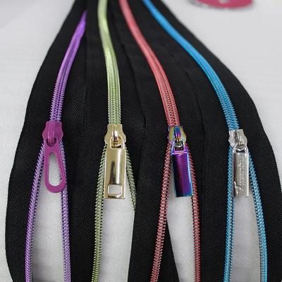 China Auto Lock Success Wholesale Price #3 #5 Rainbow Color Teeth Long Chain Nylon Coil Zipper Roll for sale