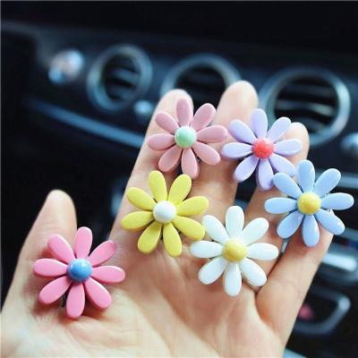 China Luxury Beautiful Personality Daisy Flowers Car Perfume Air Conditioning Air Vent Decoration Car Accessories Aromatherapy Clip for sale