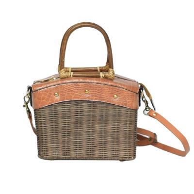 China And American fashion summer saddle solid bag European style lock woven soft handle oval medium khaki bag for sale