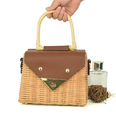 China Various price styles of portable cheap cross-body bag for sale