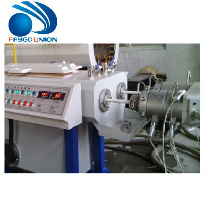 China Plastic Wire PVC UPVC CPVC Water Pipe Cable Pipe Extrusion Making Machine Price en venta