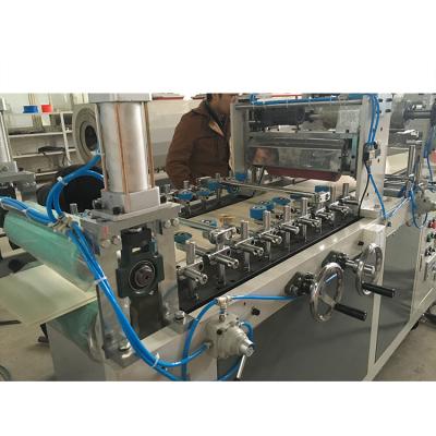 China Plastic Extruded Bar PVC UPVC Plastic Profile Making Machine With Online Lamination Machine zu verkaufen